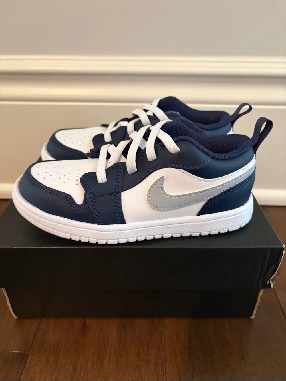Nike Kids Navy and White Low-Top Sneakers - Picture 2 of 3
